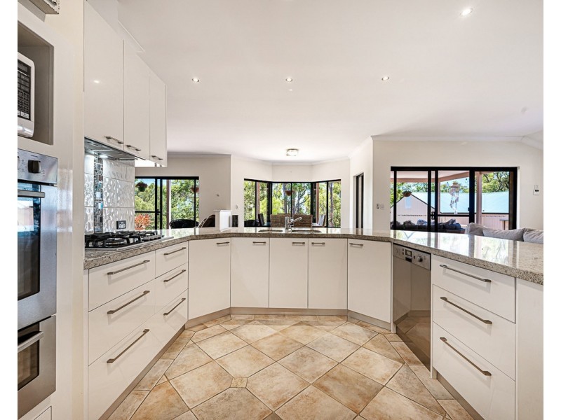 33 Frances Gregory Drive, Bedfordale WA 6112