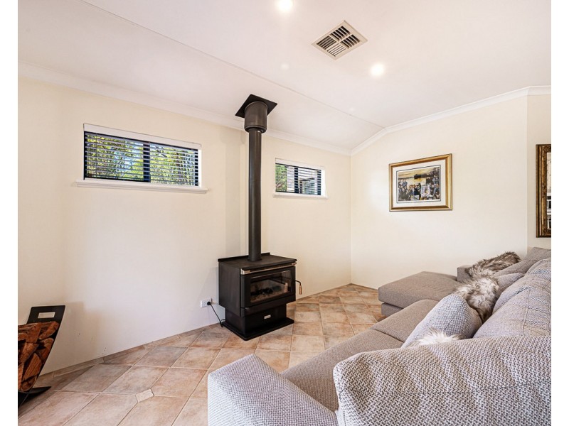 33 Frances Gregory Drive, Bedfordale WA 6112