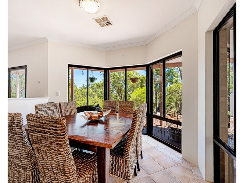 33 Frances Gregory Drive, Bedfordale WA 6112