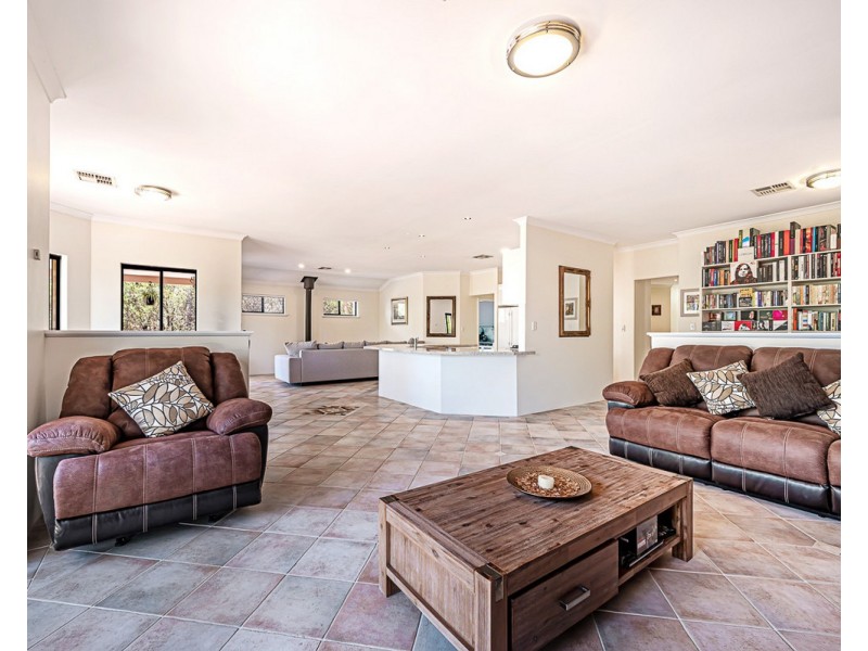 33 Frances Gregory Drive, Bedfordale WA 6112