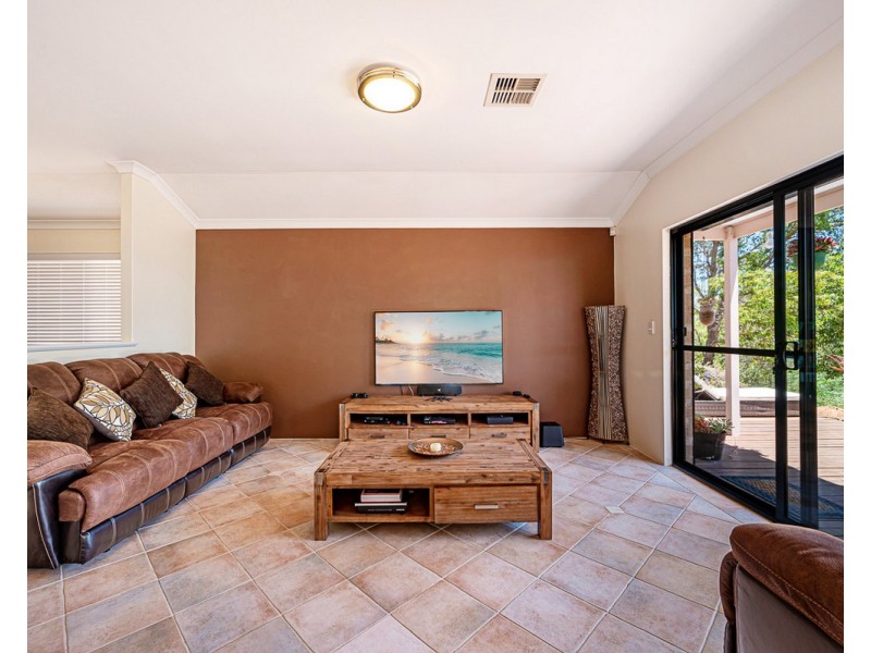 33 Frances Gregory Drive, Bedfordale WA 6112