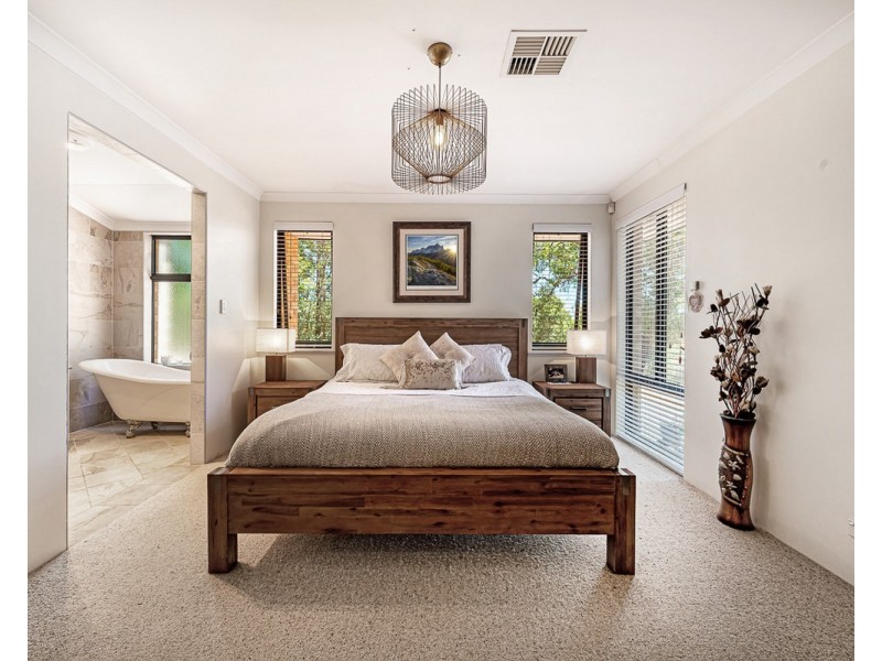 33 Frances Gregory Drive, Bedfordale WA 6112