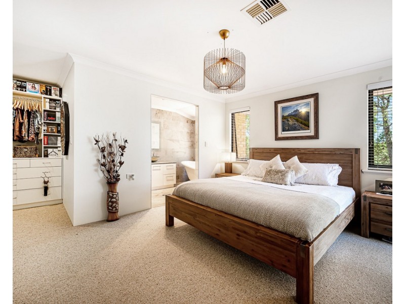 33 Frances Gregory Drive, Bedfordale WA 6112