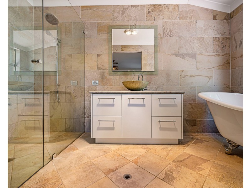 33 Frances Gregory Drive, Bedfordale WA 6112