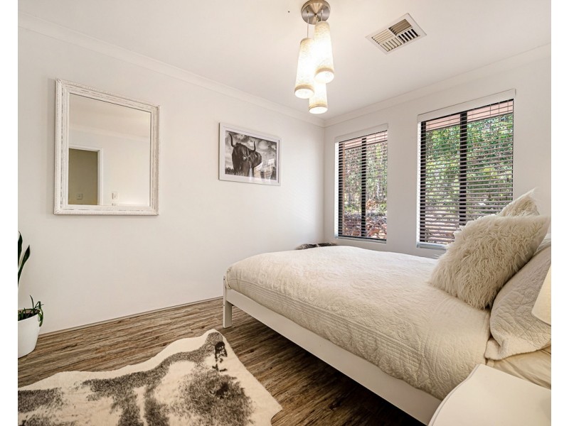 33 Frances Gregory Drive, Bedfordale WA 6112