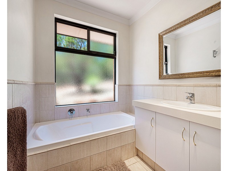 33 Frances Gregory Drive, Bedfordale WA 6112