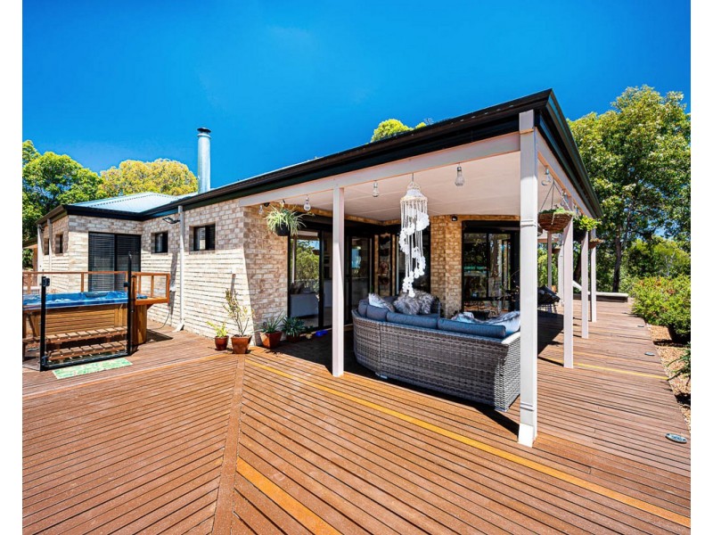 33 Frances Gregory Drive, Bedfordale WA 6112