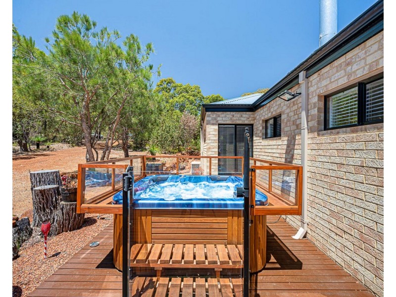 33 Frances Gregory Drive, Bedfordale WA 6112