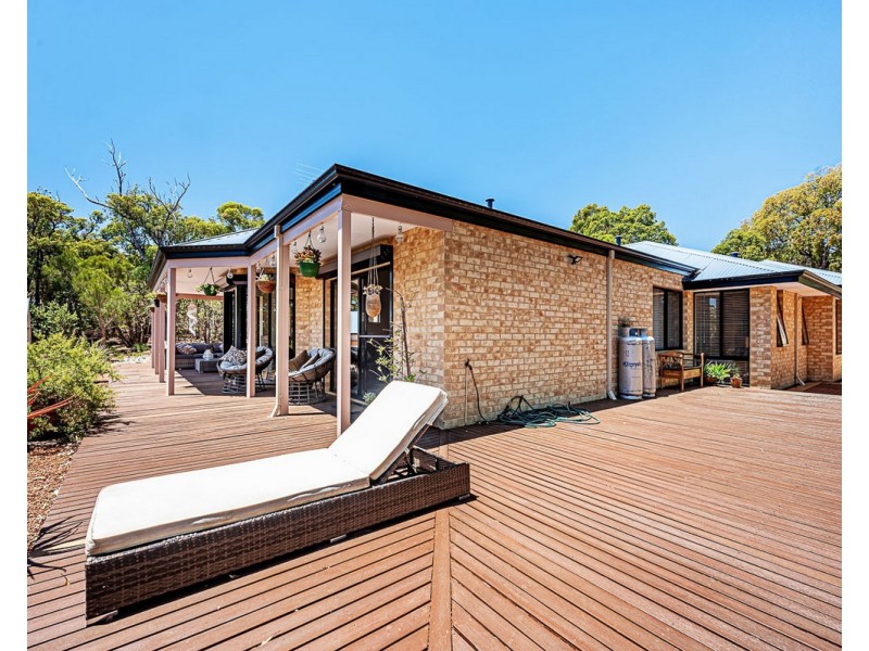 33 Frances Gregory Drive, Bedfordale WA 6112