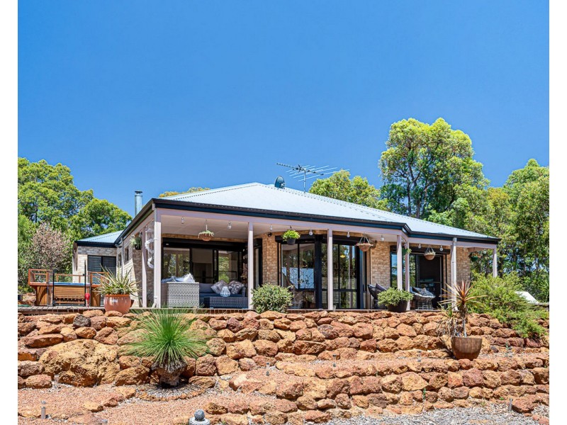 33 Frances Gregory Drive, Bedfordale WA 6112