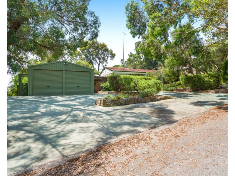30 Henrietta Avenue, Mount Nasura WA 6112