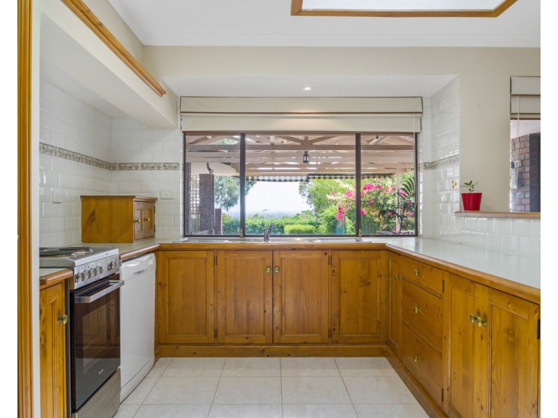 30 Henrietta Avenue, Mount Nasura WA 6112