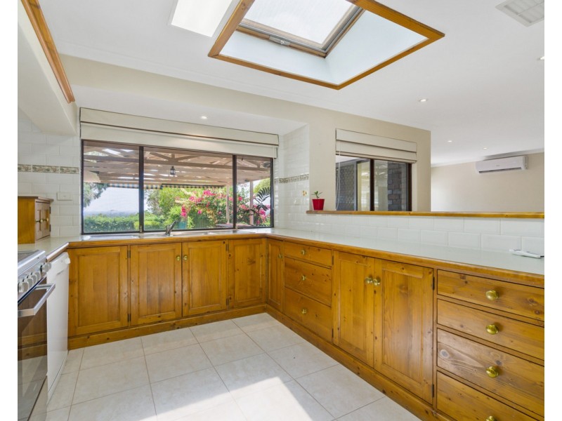 30 Henrietta Avenue, Mount Nasura WA 6112