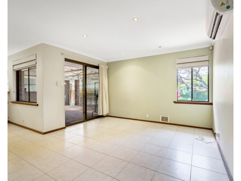 30 Henrietta Avenue, Mount Nasura WA 6112