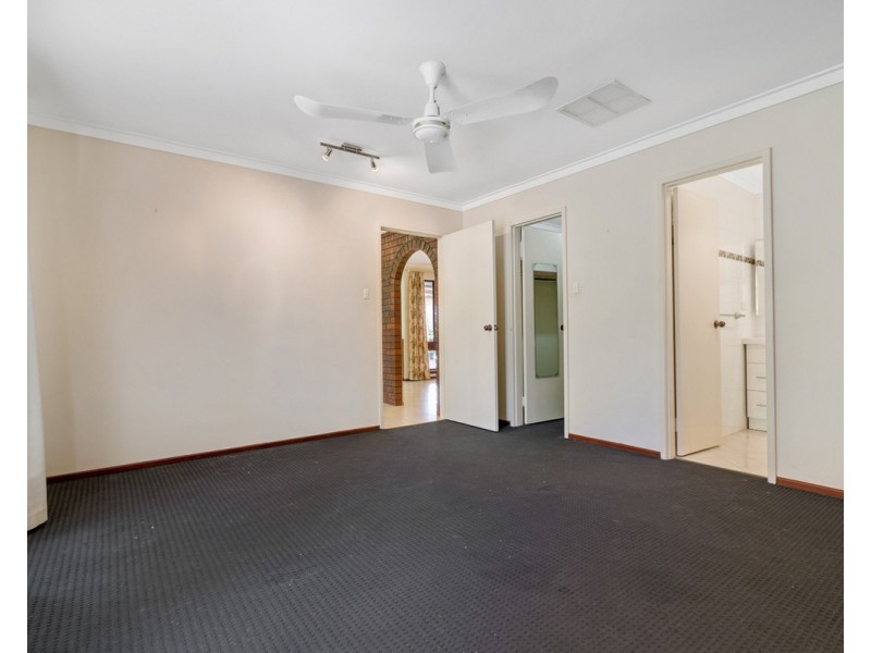 30 Henrietta Avenue, Mount Nasura WA 6112