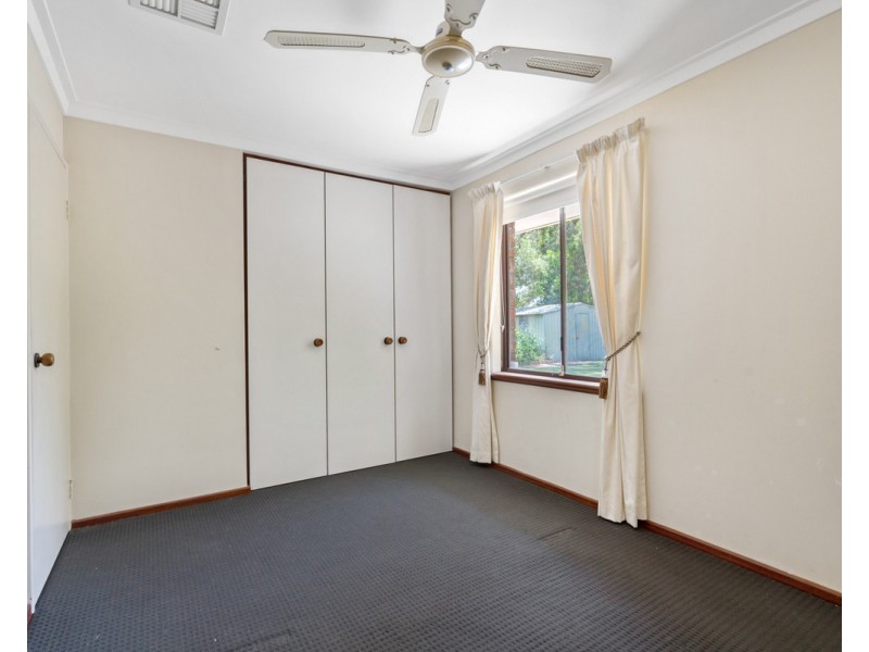 30 Henrietta Avenue, Mount Nasura WA 6112