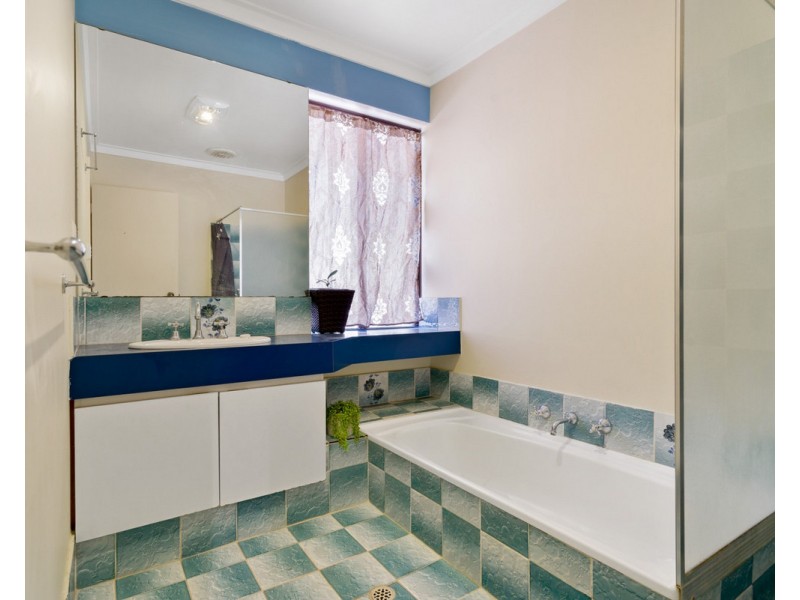 30 Henrietta Avenue, Mount Nasura WA 6112