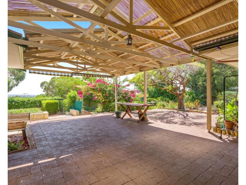 30 Henrietta Avenue, Mount Nasura WA 6112