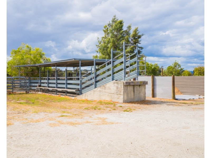 326 Leipold Road, Oldbury WA 6121