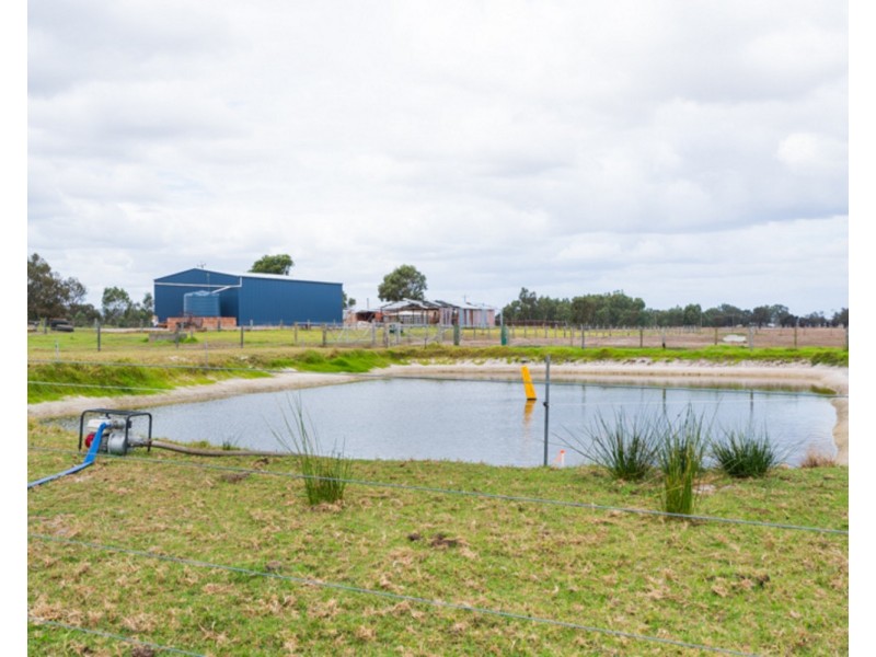 326 Leipold Road, Oldbury WA 6121