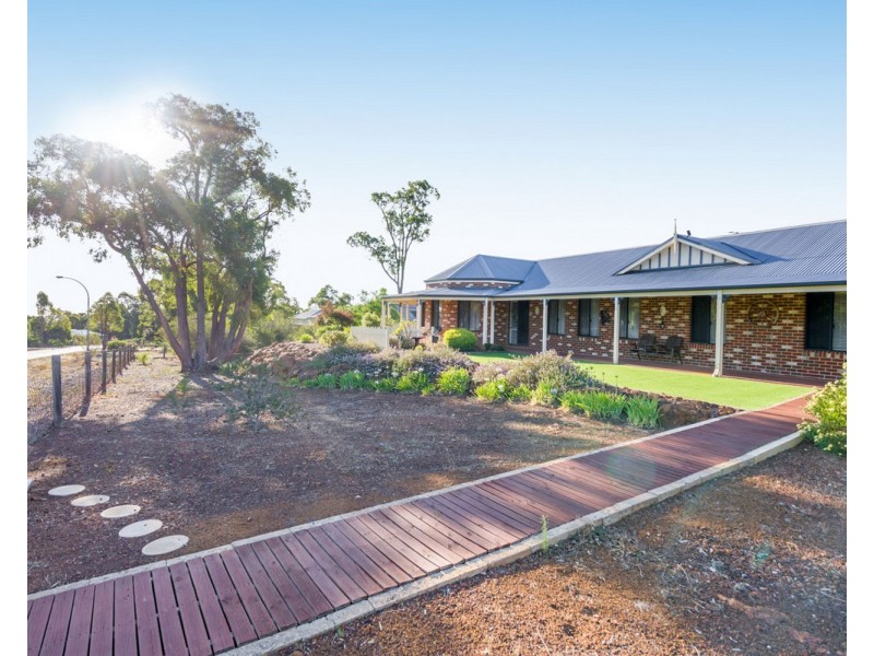 1 Blissett Drive, Bedfordale WA 6112