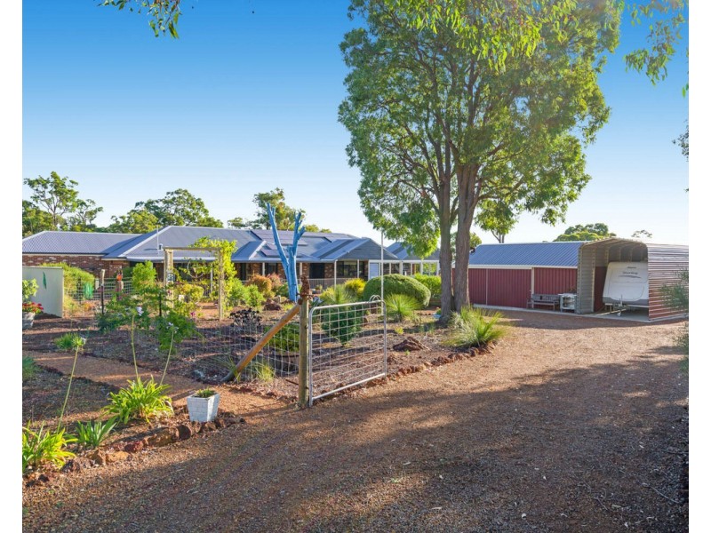 1 Blissett Drive, Bedfordale WA 6112