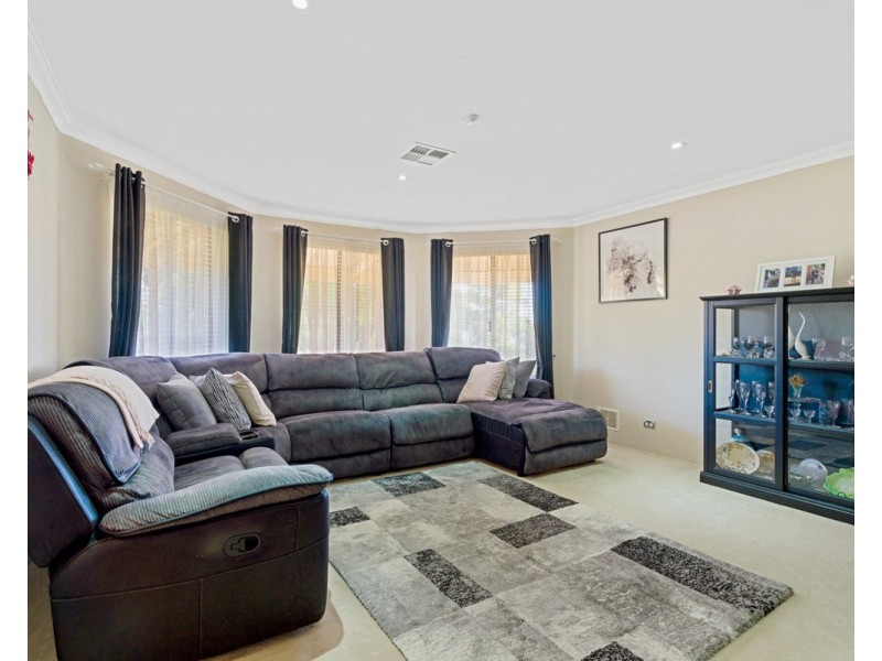 1 Blissett Drive, Bedfordale WA 6112