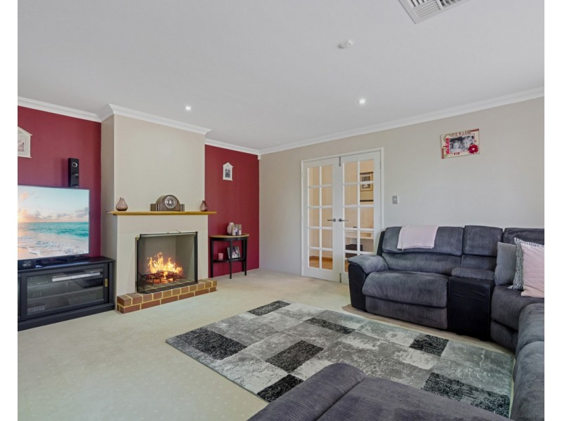 1 Blissett Drive, Bedfordale WA 6112