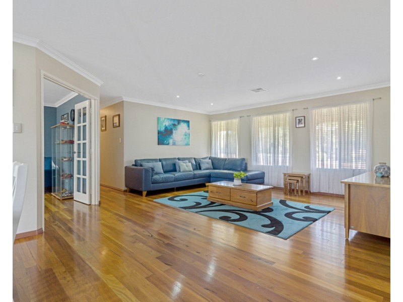 1 Blissett Drive, Bedfordale WA 6112