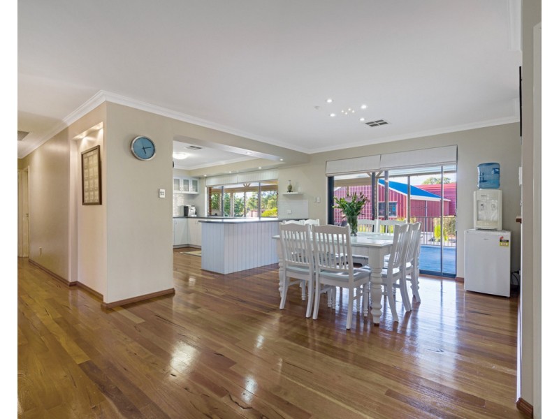 1 Blissett Drive, Bedfordale WA 6112