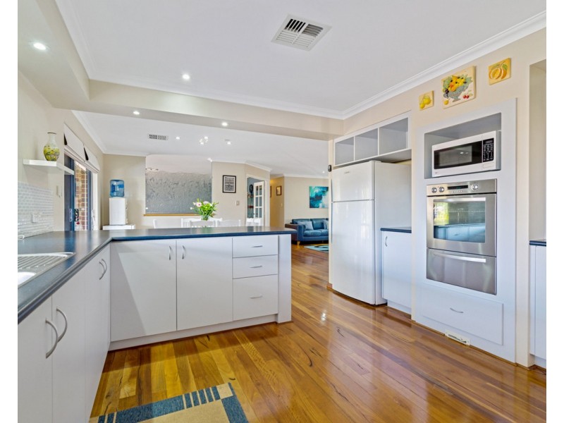 1 Blissett Drive, Bedfordale WA 6112