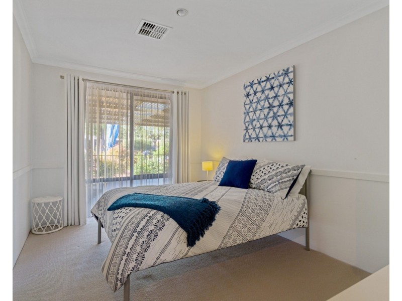 1 Blissett Drive, Bedfordale WA 6112