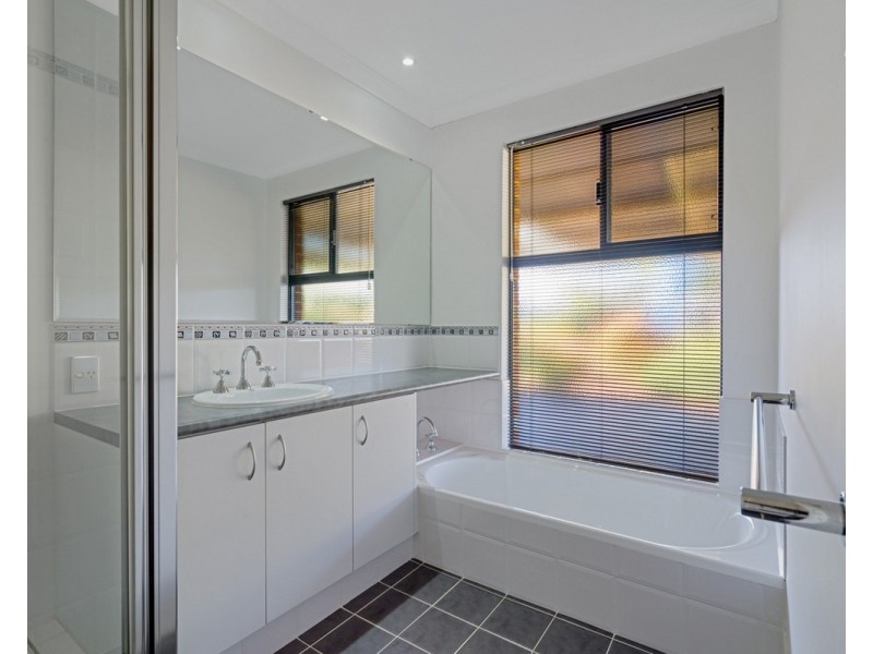 1 Blissett Drive, Bedfordale WA 6112