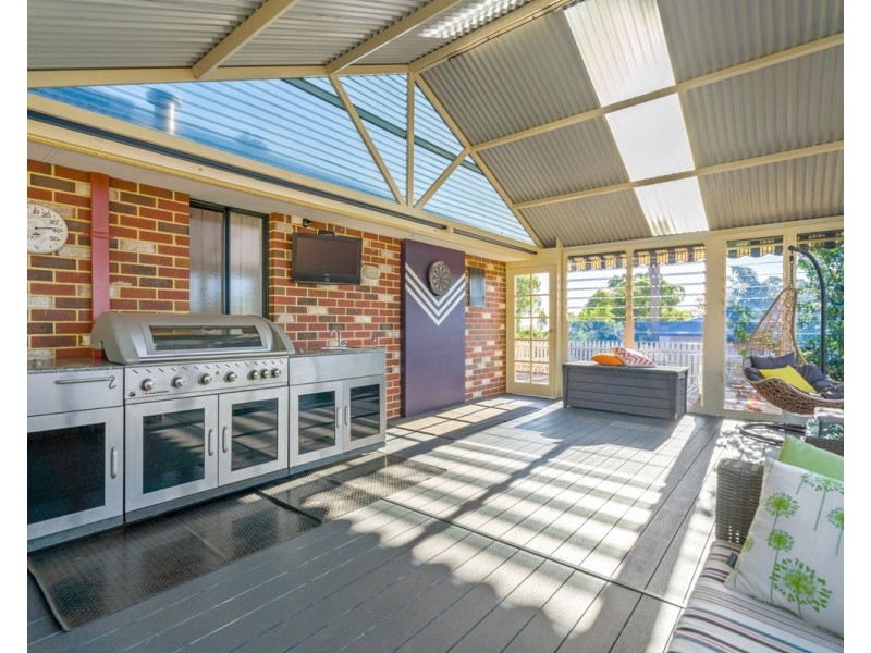 1 Blissett Drive, Bedfordale WA 6112