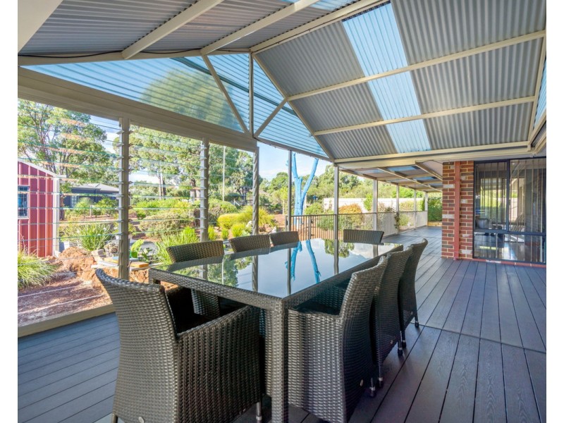 1 Blissett Drive, Bedfordale WA 6112