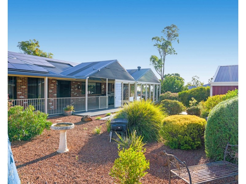 1 Blissett Drive, Bedfordale WA 6112