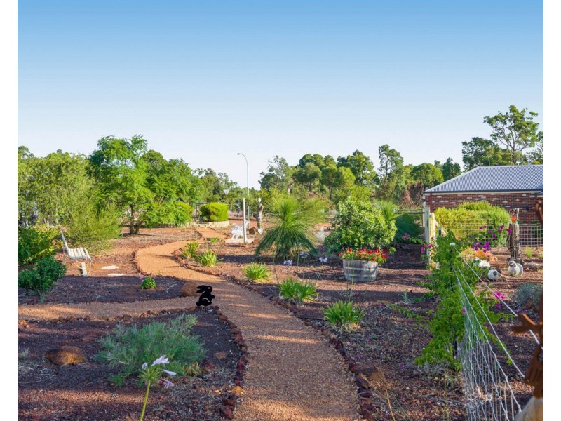 1 Blissett Drive, Bedfordale WA 6112