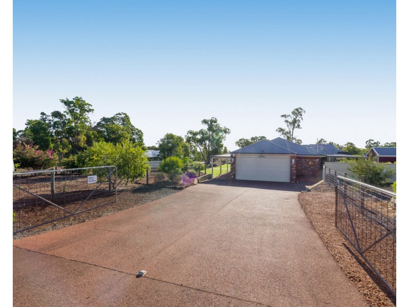 1 Blissett Drive, Bedfordale WA 6112