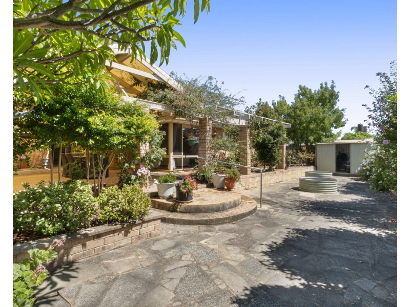 390 Westfield Road, Seville Grove WA 6112