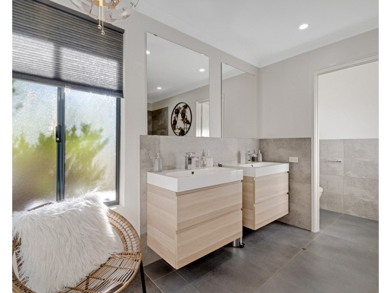 16 Albens Vale, Roleystone WA 6111