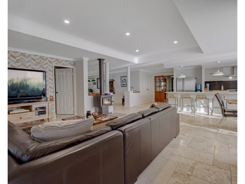 16 Albens Vale, Roleystone WA 6111