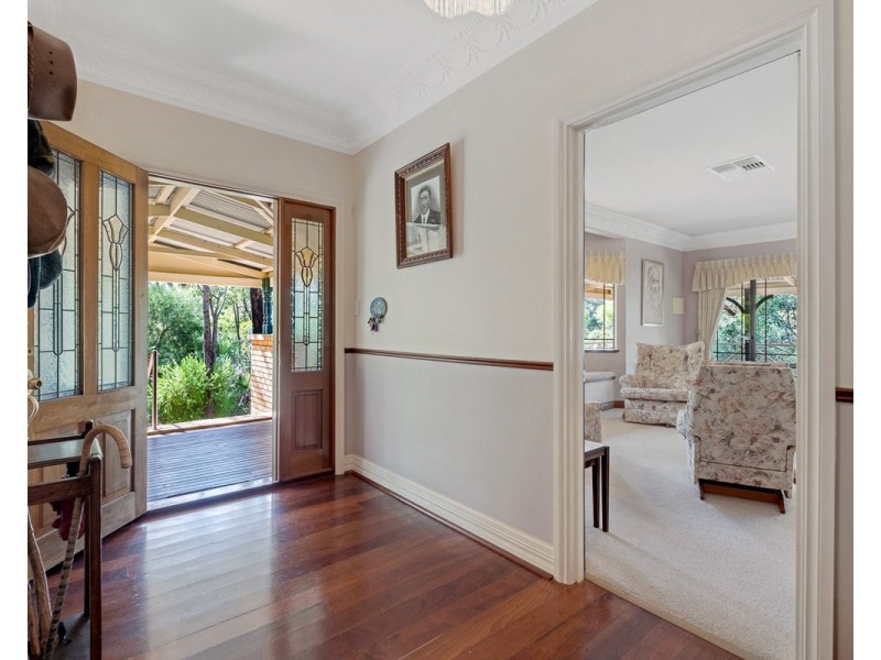 13 Trevor Court, Roleystone WA 6111