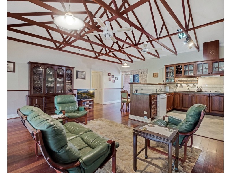 13 Trevor Court, Roleystone WA 6111