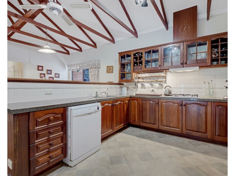 13 Trevor Court, Roleystone WA 6111