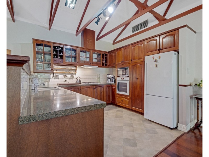 13 Trevor Court, Roleystone WA 6111