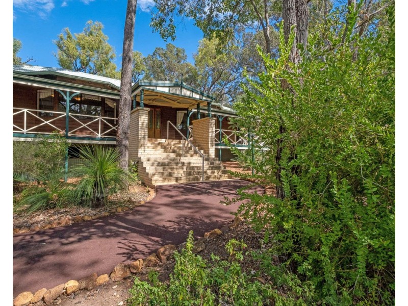 13 Trevor Court, Roleystone WA 6111