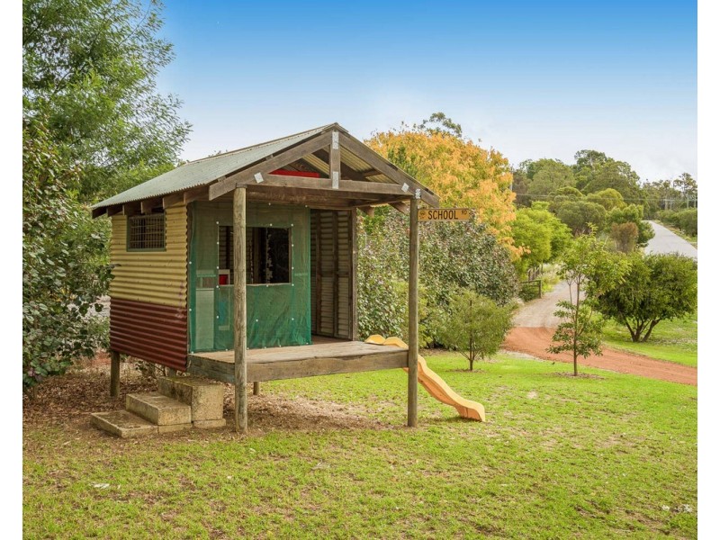 25 Admiral Road, Bedfordale WA 6112