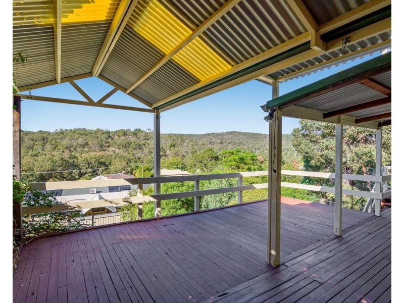 10 Barranduna Drive, Mount Nasura WA 6112