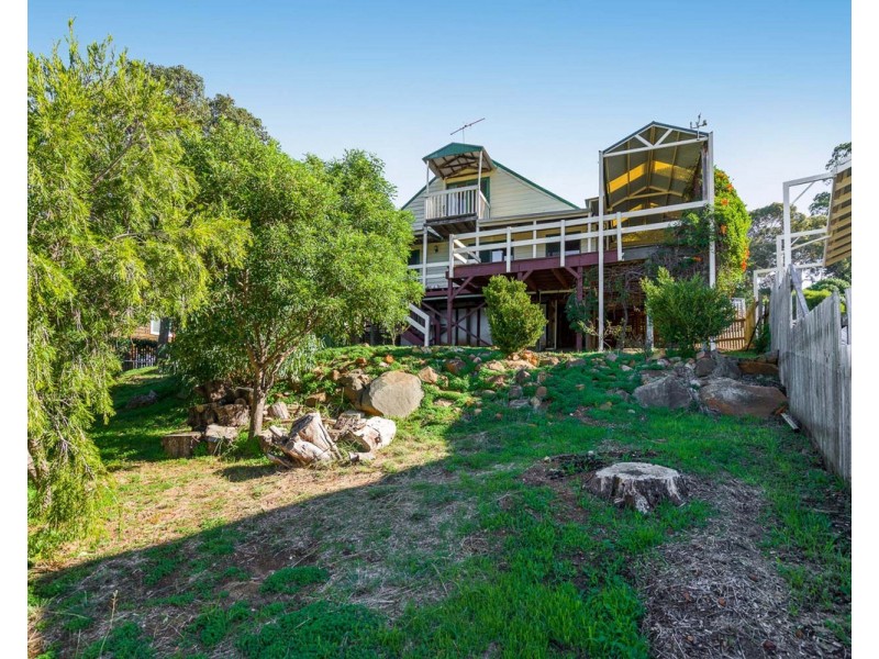 10 Barranduna Drive, Mount Nasura WA 6112