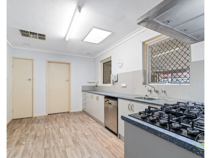 11 Crossford Street, Thornlie WA 6108